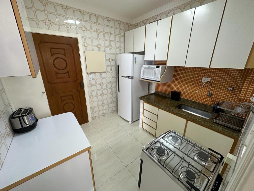 Ap 3! Lindo Com Sacada, Apenas 250 Metros Da Da Enseada! * Guarujá